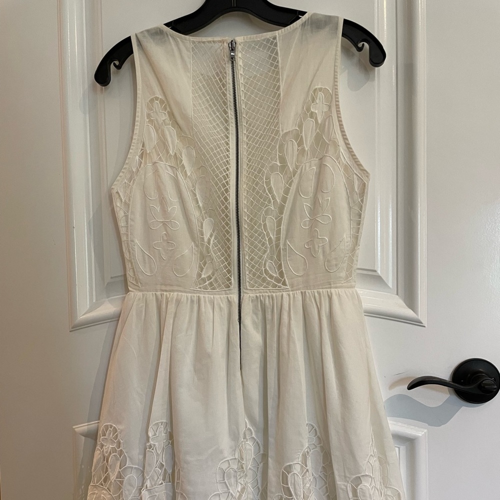 Alice + Olivia White Vinny Embroidered Cotton Party Dress (Size 6) - Picture 6 of 11